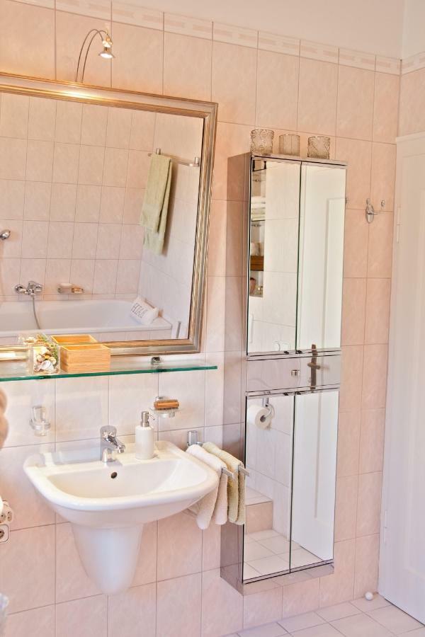 Lion Homestay Мюнхен Екстериор снимка